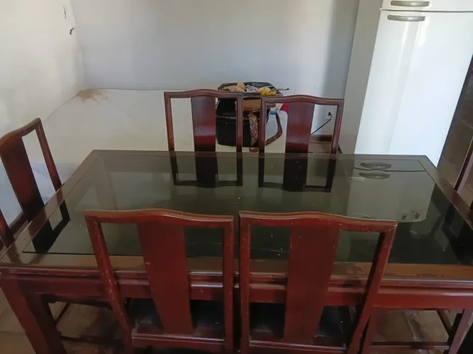 Mesa 6 lugares de madeira maciça