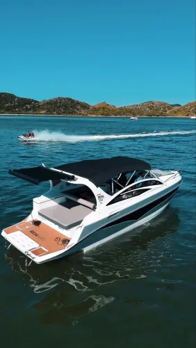 Lancha Real 330 PowerBoats Especial Edition