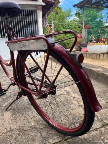 Bicicleta antiga feminina 