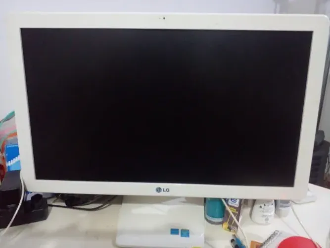 PC LG All in One com teclado e mouse originais