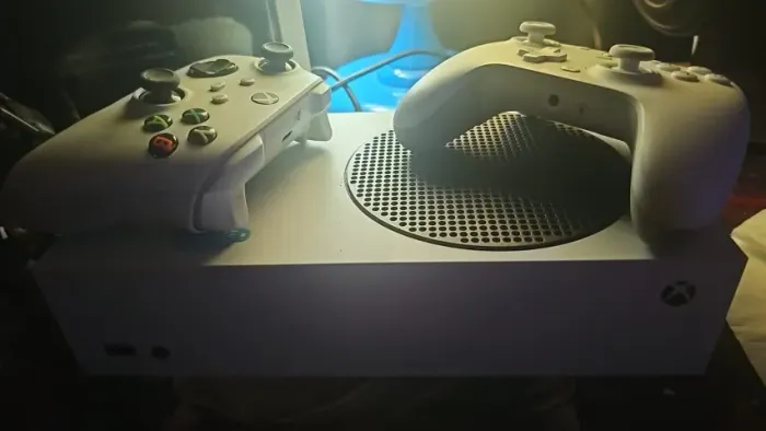 Xbox Series S 512GB + 2 controles