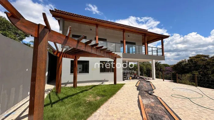 Casa com 3 quartos à venda, 392 m² por R$ 2.500.000 - Jardim Itapema - Guararema/SP
