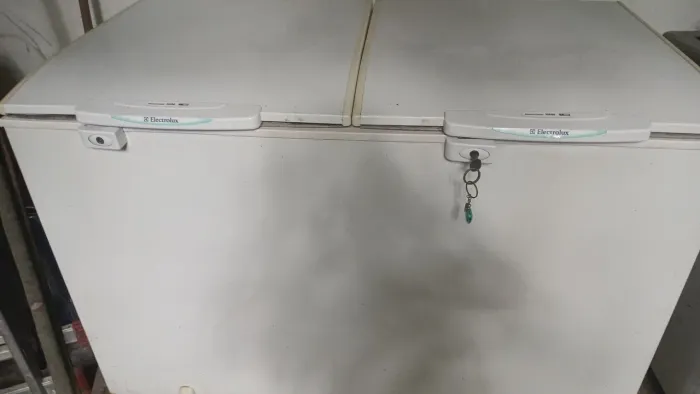 Vende-se Freezer 