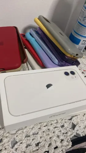 Vendo ou troco iPhone 11completo com nota fiscal bateria 84