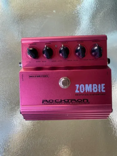 Pedal Rocktron Distortion ZOMBIE - o timbre do Iron Maiden