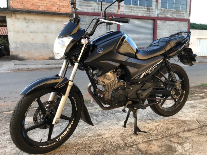 Vende-se uma Factor 2022 em ótimo estado de conservação tel: *