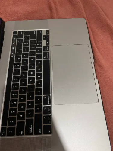 MACBOOK PRO 1TB i9