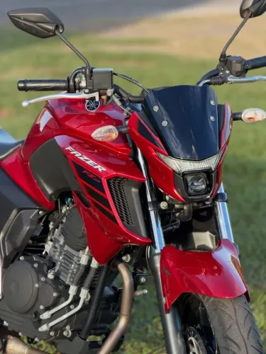 FAZER F250 2023 VERMELHA
