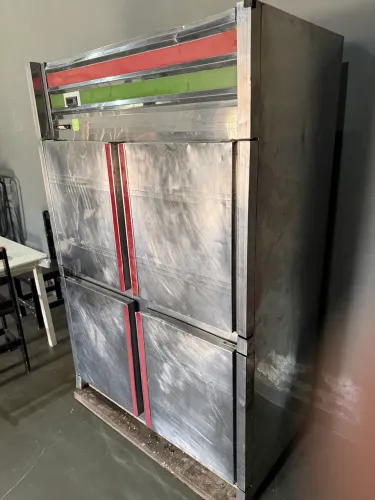 Refrigerador 4 portas em inox com termostato 