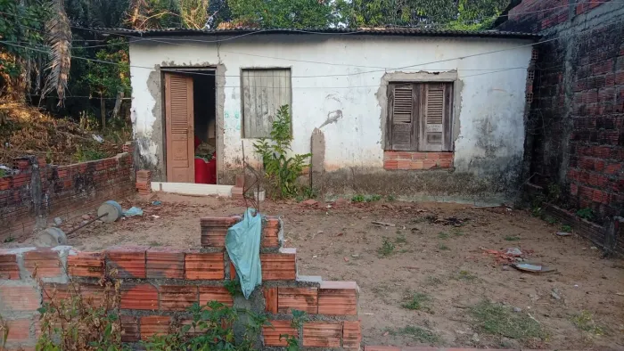 Vendo ou troco são 2 casas troco por uma casa na morada do sol ou amendoeira