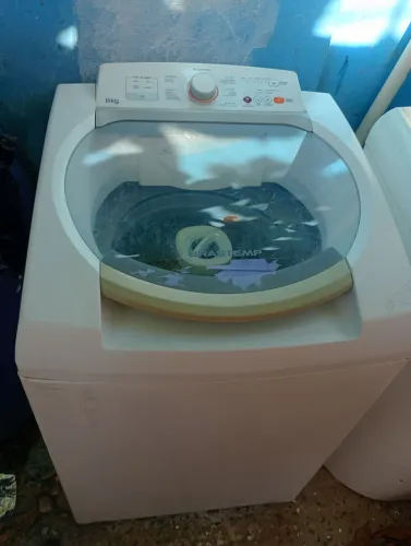Máquina de lavar roupa funcionando perfeitamente