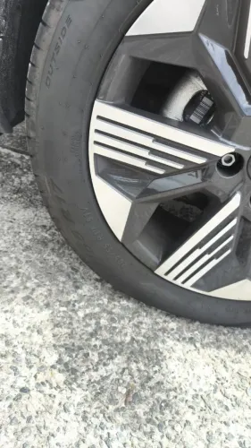 Pneu Scorpion Pirelli 205 55 R17 - AVARIADO