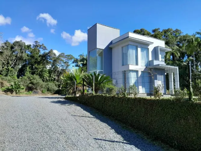 Casa com terreno de 3 mil m2, Centro, Massaranduba. Aceita permuta em Jaraguá do Sul