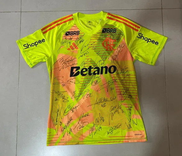 Camisa Flamengo Rossi autografada pelo elenco 2025