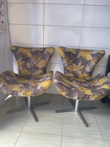 Duas poltronas Perfeitas pés giratórias