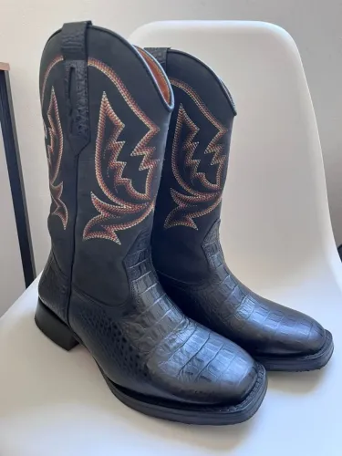 bota texana masculina cano padrão couro bovino legítimo jacaré envelhecido preto e látego 