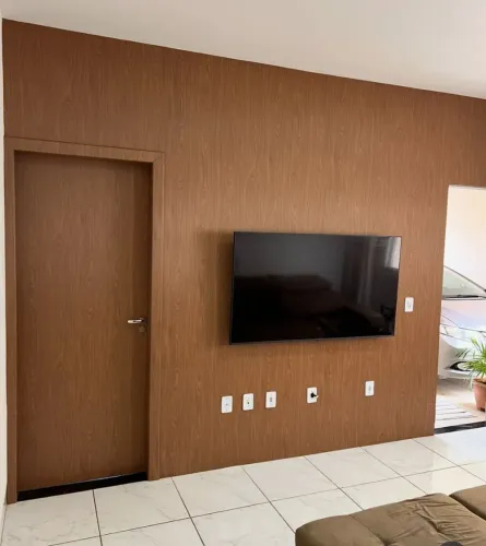 Envelopamento de Parede no amadeirado 