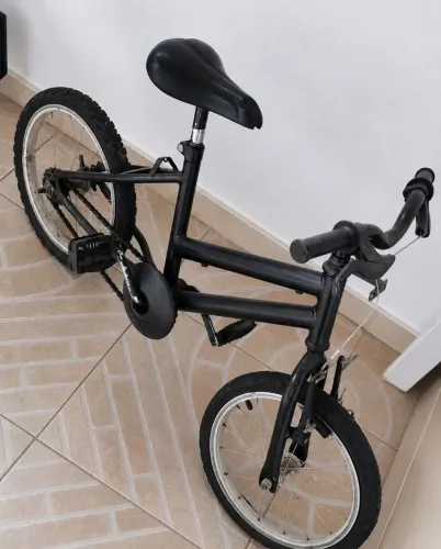 ? Bicicleta Infantil Preta - Pronta para a Aventura! Ótimo Preço!