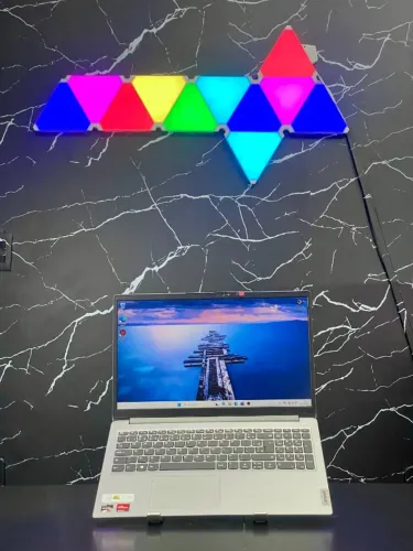 NOTEBOOK LENOVO RYZEN 3 7320U/ 8GB RAM DDR5/ NVME 256GB