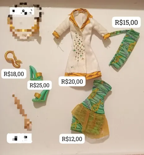 Lote de roupas Monster high (Cleo Classroom)