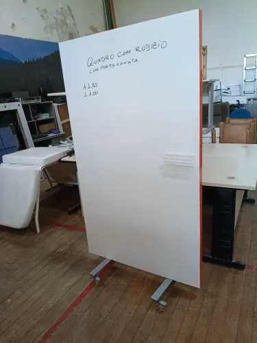 Quadro branco móvel