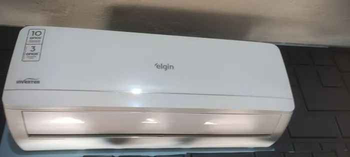 Ar condicionado Elgin 12 mil BTUs 127v semi-novo
