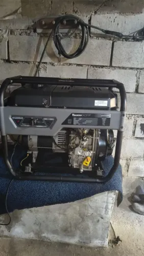 GERADOR A DIESEL SEMI NOVO MARCA TOYAMA PARTIDA ELÉTRICA