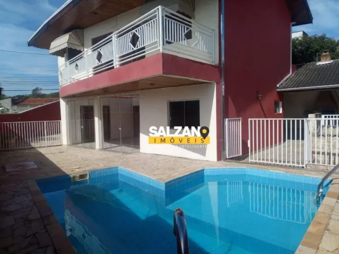 Sobrado com 4 dormitórios para alugar, 275 m² por R$ 4.400/mês - Mombaça - Pindamonhangaba