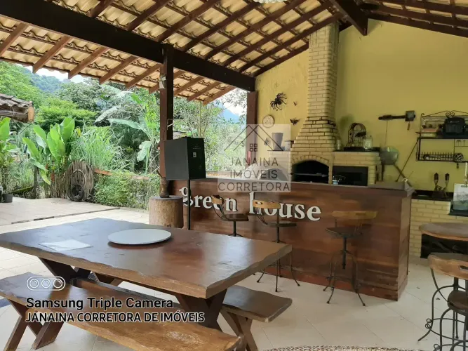 Casa para venda ou aluguel - 5 quartos (4 suítes), quintal, piscina - Corujas-Guapimirim -