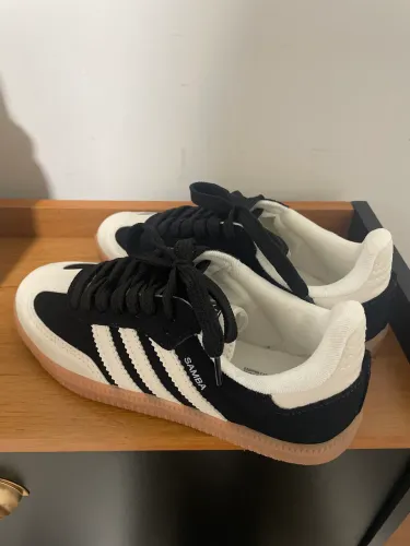 Tênis adidas- primeira linha
