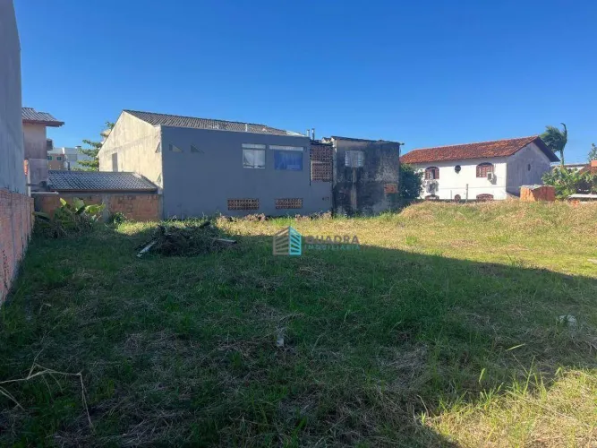 Terreno à Venda com 675m² em Canasvieiras !!