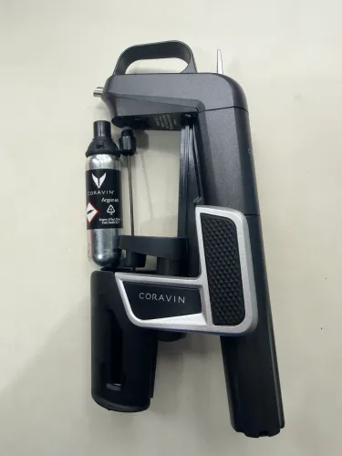 Sistema de Preservação de Vinhos Coravin Timeless Three+ Preto com 2 cápsulas de gás