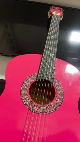 Violão clássico (3 cordas de nylon e 3 de aço )