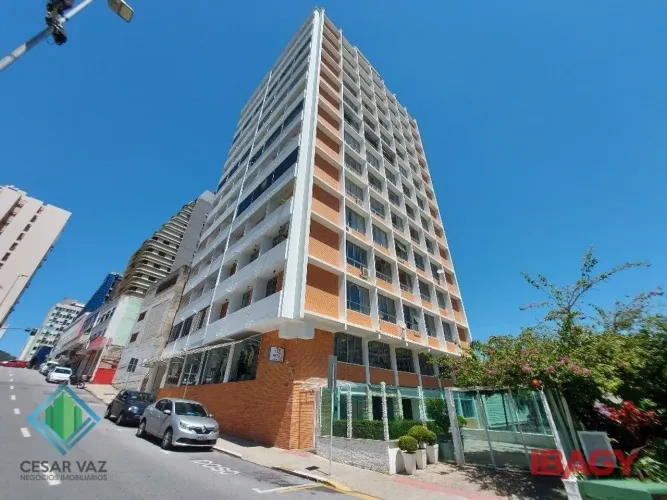 Apartamento mobiliado a venda no Centro de Florianópolis