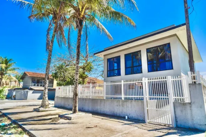 Sobrado com 5 quartos à venda por R$ 2100000.00, 260.00 m2 - BALNEARIO RIVIERA - MATINHOS/
