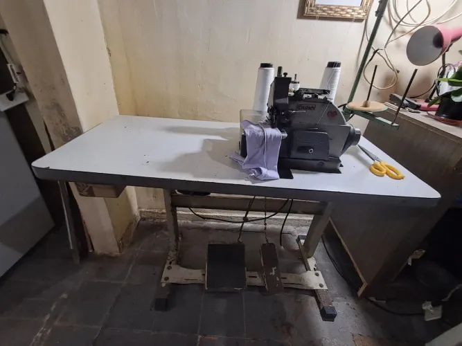 Máquina de Costura Overlok