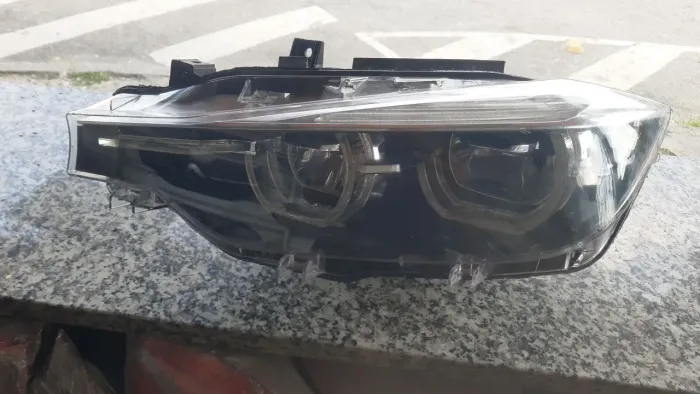 Farol da BMW 320