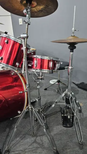 Bateria Acústica Mapex completa com kit de pratos Sabiam B8 Pro