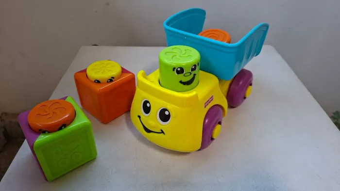Caminhão Basculante Interativo Fisher-Price com Blocos de Empilhar