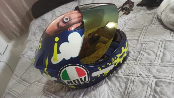 Vende-se agv face Valentino Rossi original .