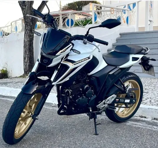 Fazer F250 2025 800km 
