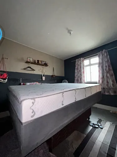 Vendo Cama Box Casal extremamente boa