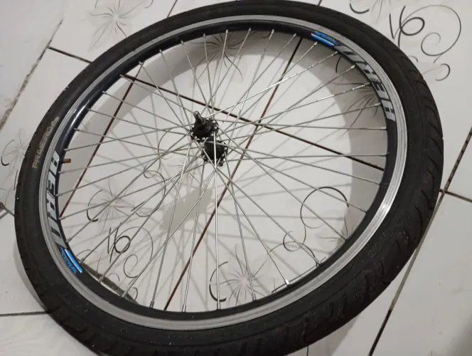 Roda de Bike aro 28 com pneu ? usado bom Obs, Em sua seguun, comp, nesta loja 30% OFFem