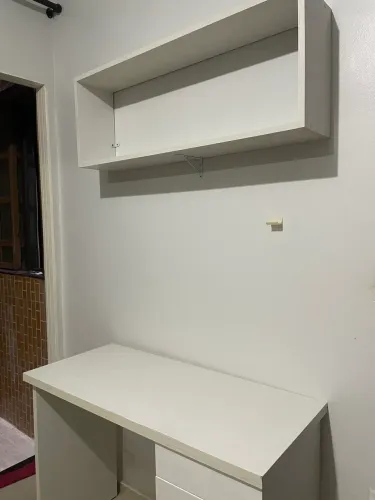 VENDO MESA E PRATELEIRA PLANEJADA EM MDF