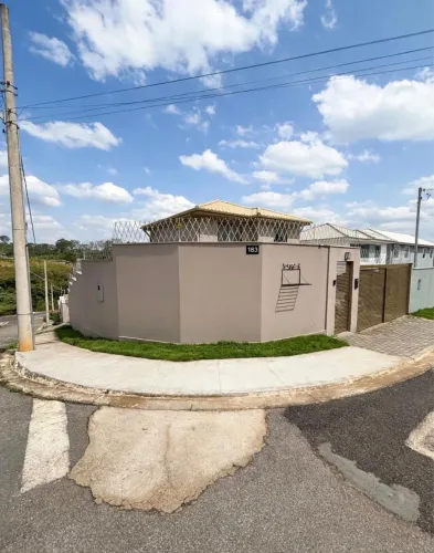 CASA NOVA DE ESQUINA - 3 QUARTOS (1 SUÍTE) + QUINTAL GRANDE - OPORTUNIDADE!