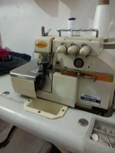 Máquinas de costura semi novas