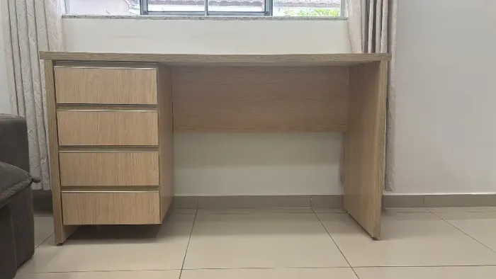Mesa escrivaninha para estudo ou escritório 