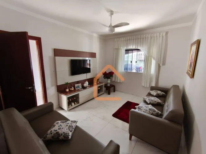 Casa com 2 dormitórios à venda, 114 m² por R$ 580.000 - Árvore Grande - Pouso Alegre/MG