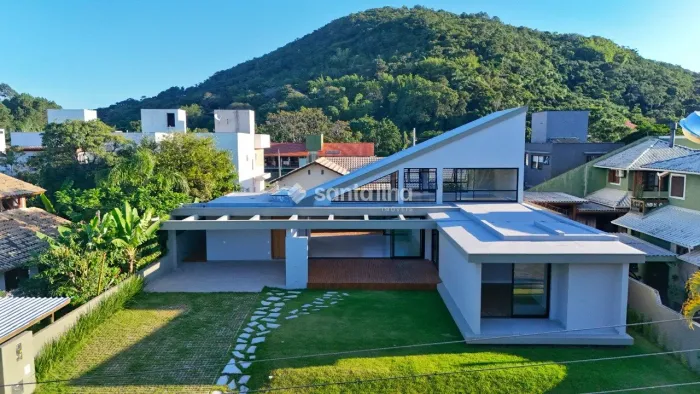Casa em condomínio fechado com 3 suítes à venda, 281m² - Rio Tavares - Florianópolis/SC