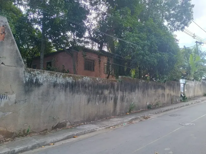 Casa tipo sitio com 905 metros todo murado com casa 4 Quartos e mais uma casa inacabada R$